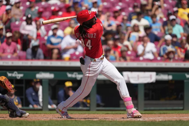 Elly De La Cruz homers, drives in 4 runs as the Reds beat the Brewers